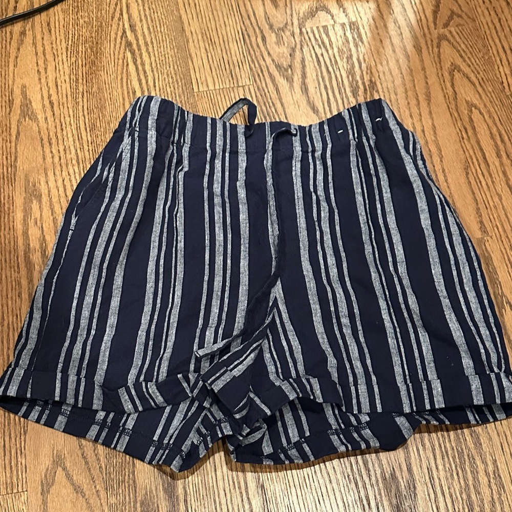 Uniqlo size S linen high rise blue and grey striped shorts